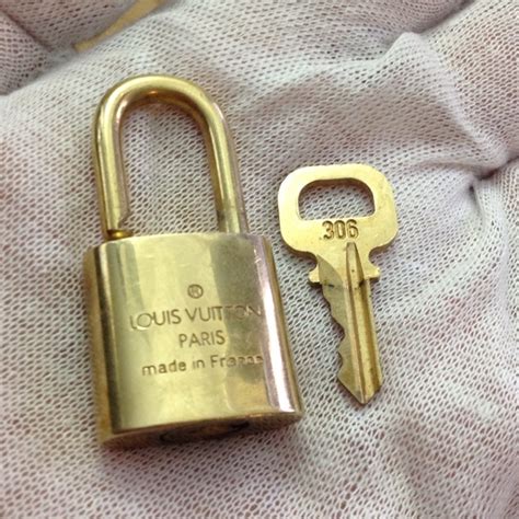louis vuitton purse lock